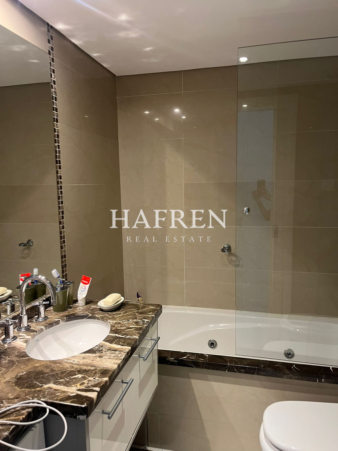 Apartamento ID.199 - Apartamento en venta en Casino Tower dos dormitorios y medio con garage