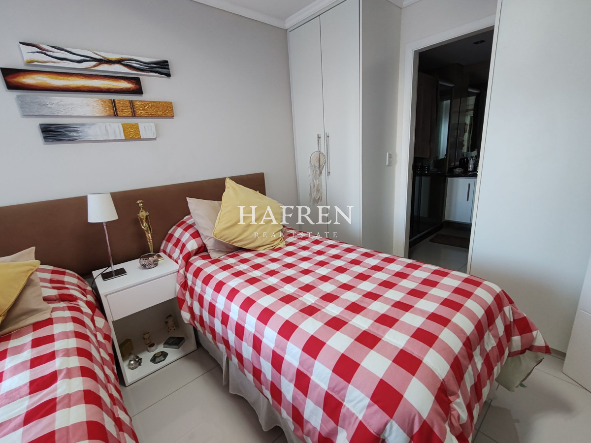 Apartamento ID.199 - Apartamento en venta en Casino Tower dos dormitorios y medio con garage
