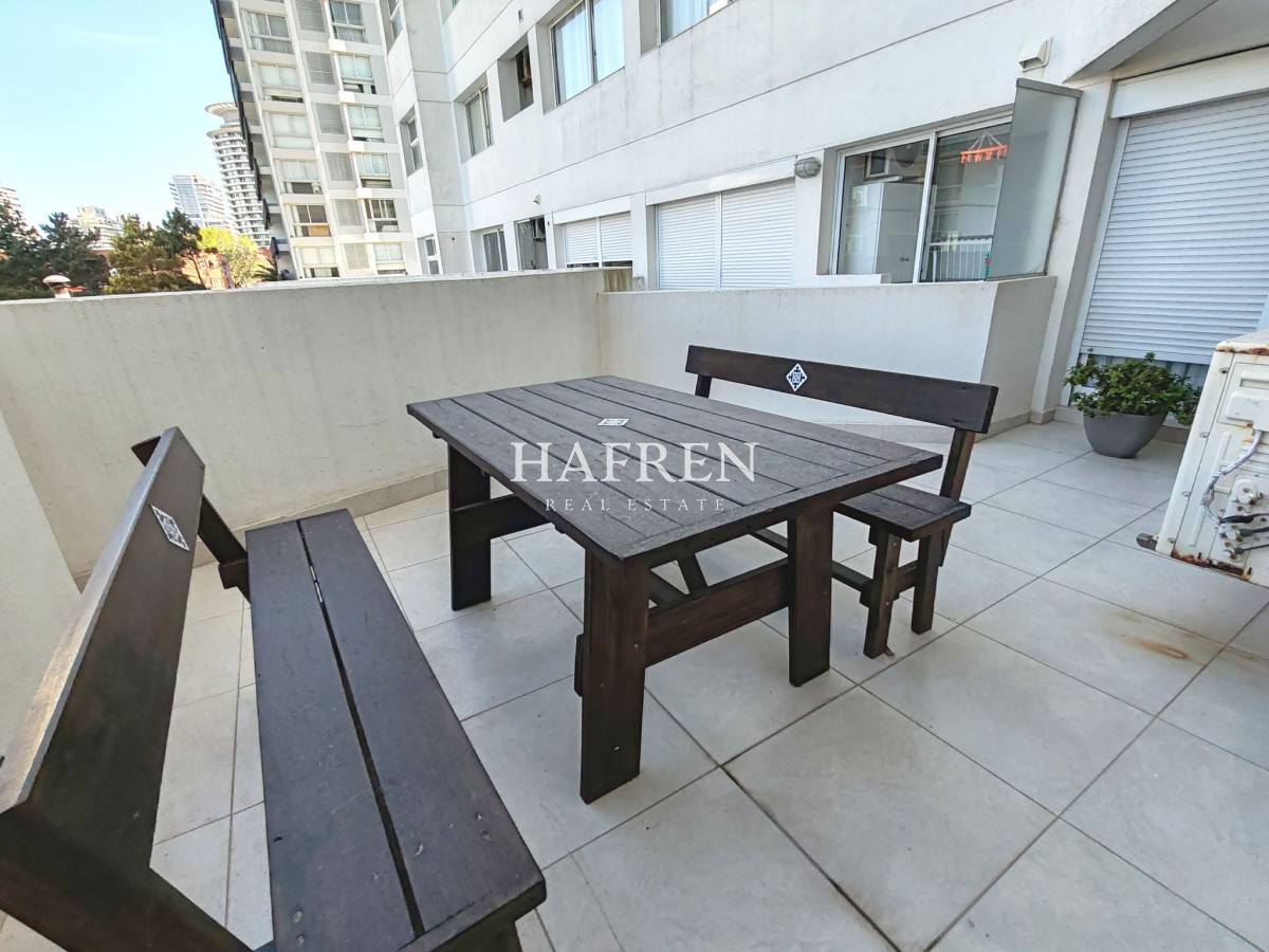 Apartamento ID.199 - Apartamento en venta en Casino Tower dos dormitorios y medio con garage