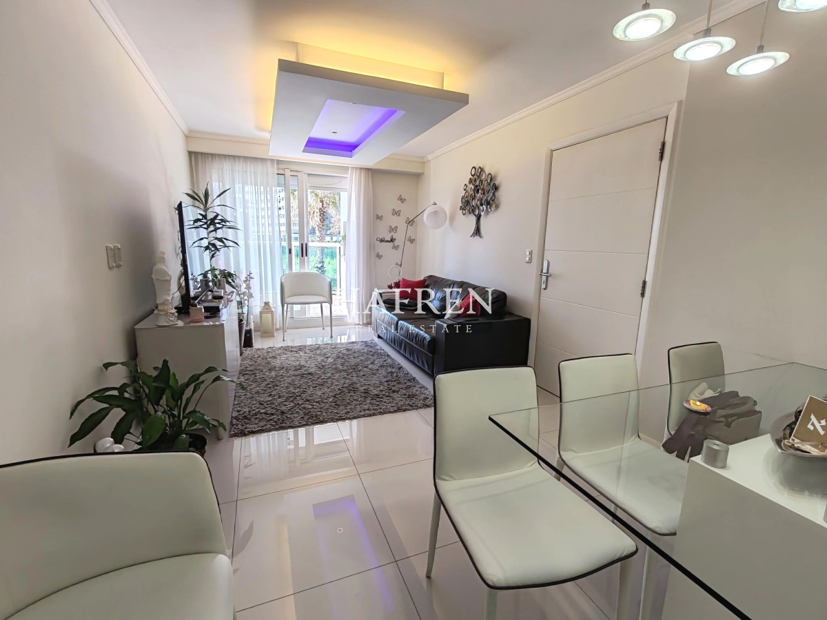 Apartamento ID.199 - Apartamento en venta en Casino Tower dos dormitorios y medio con garage