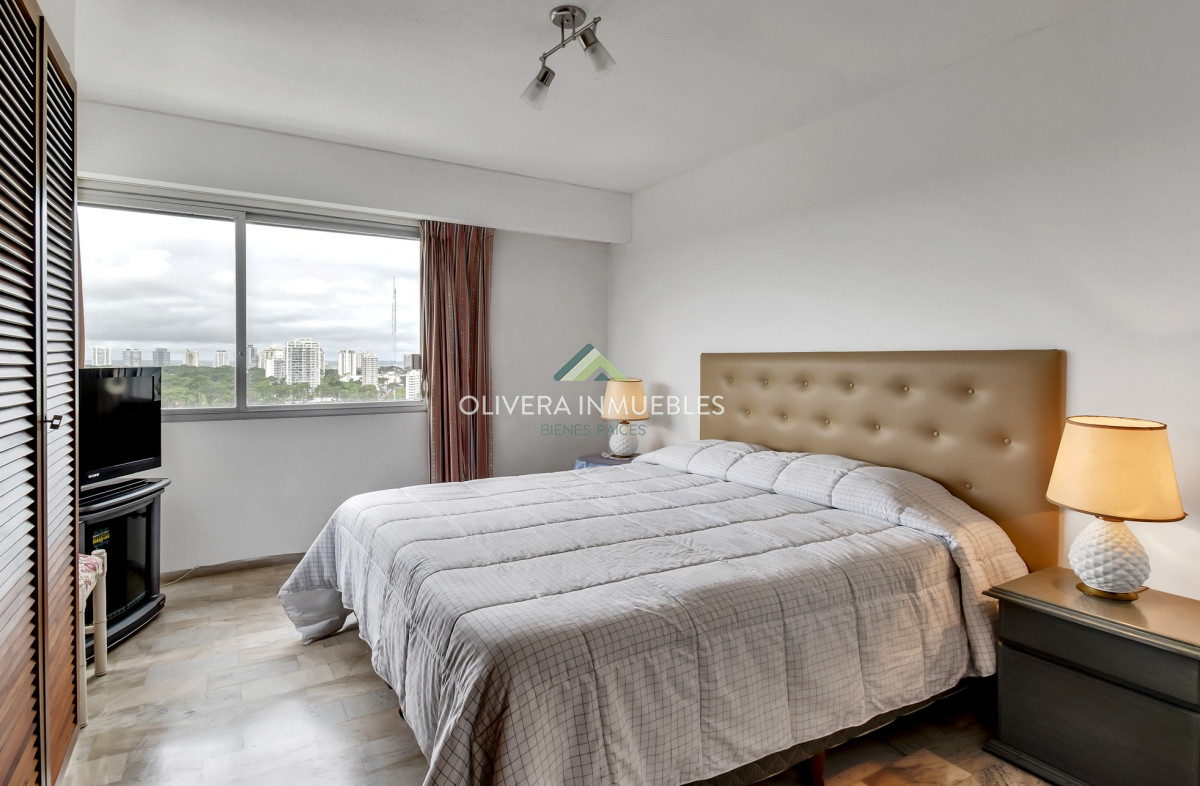 Apartamento ID.11396 - Amplio apartamento de 3 dormitorios.