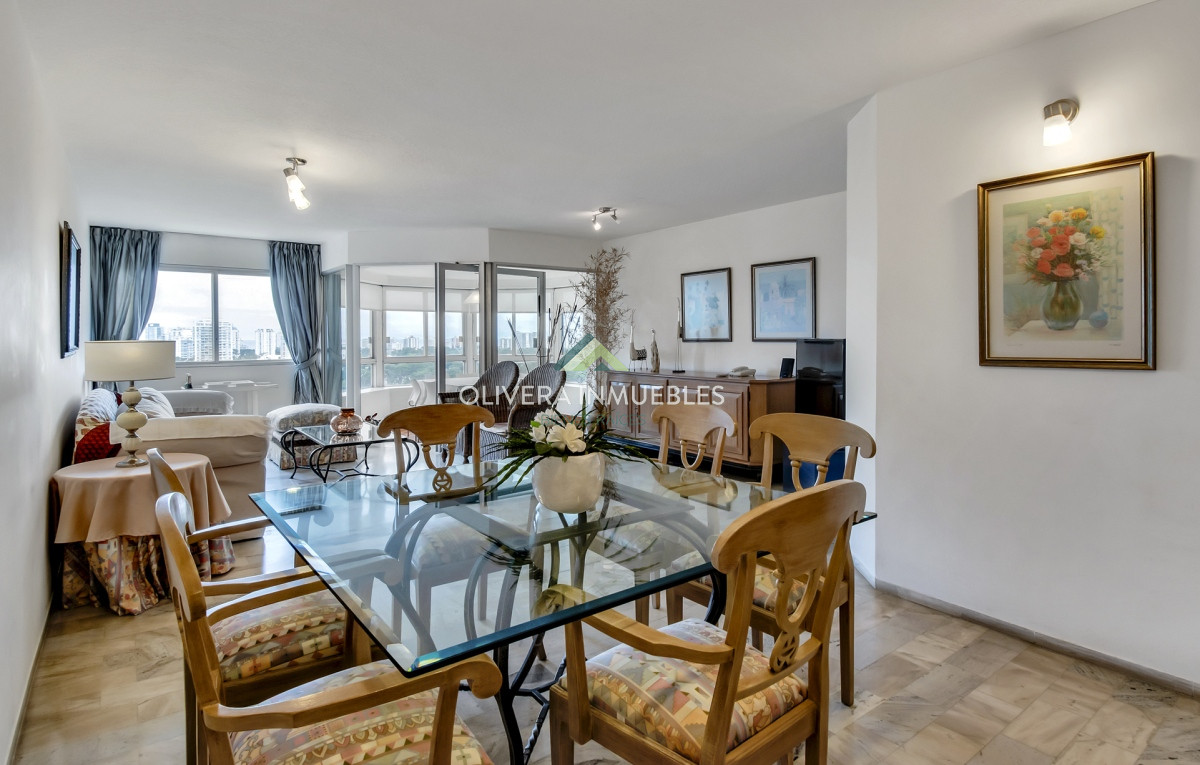 Apartamento ID.11396 - Amplio apartamento de 3 dormitorios.