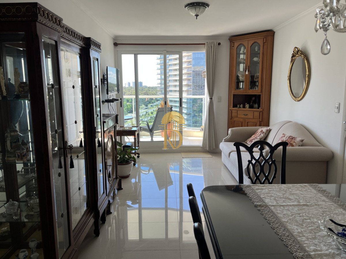 Apartamento dos dormitorios en venta con balcón y garage en Casino Tower -id-430-1