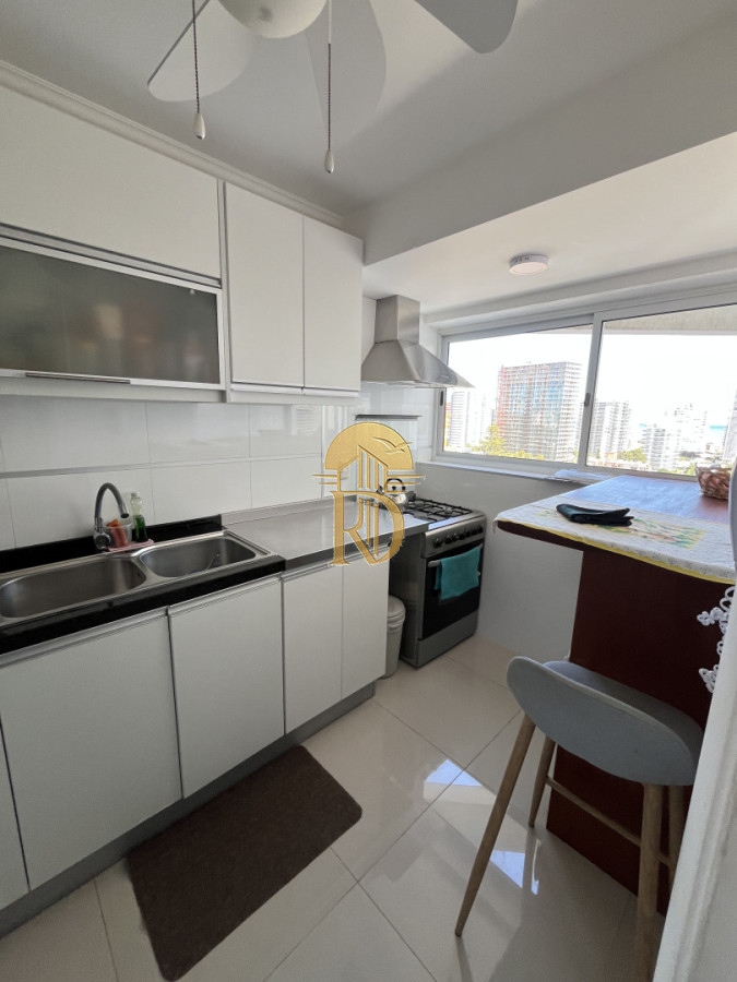 Apartamento dos dormitorios en venta con balcón y garage en Casino Tower -id-430-9