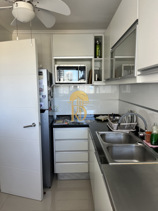 Apartamento dos dormitorios en venta con balcón y garage en Casino Tower -id-430-10