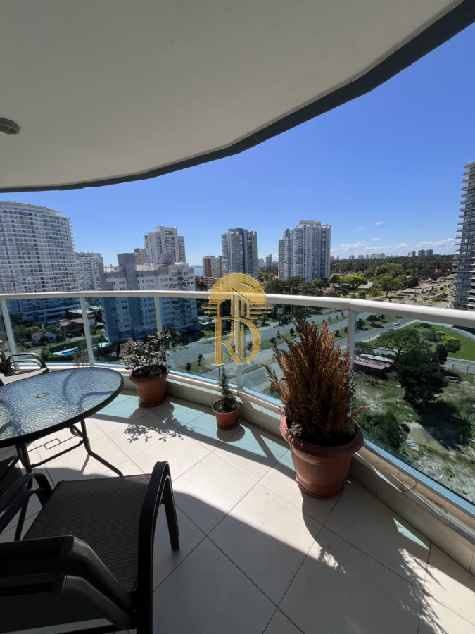 Apartamento dos dormitorios en venta con balcón y garage en Casino Tower -id-430