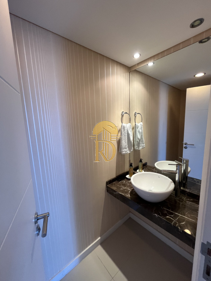 Apartamento dos dormitorios en venta con balcón y garage en Casino Tower -id-430-3