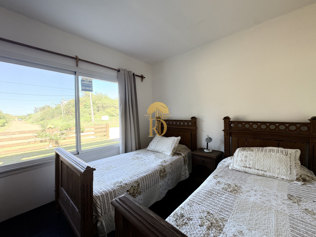 Moderna Casa a metros del MAR -id-390-14