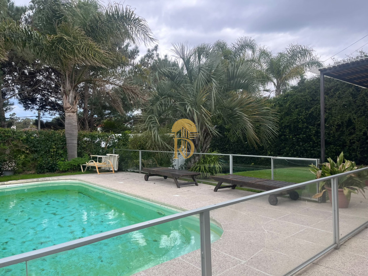 Moderna Casa a metros del MAR -id-390-27