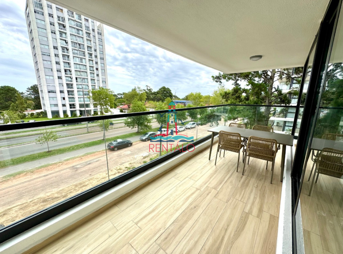 Apartamento ID.127 - Alquiler anual Apartamento 2 dormitorios en Punta del este con parrillero