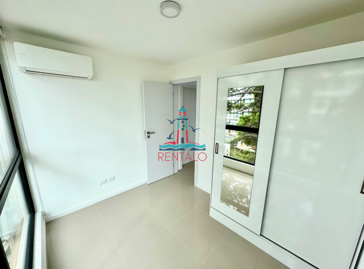 Apartamento ID.127 - Alquiler anual Apartamento 2 dormitorios en Punta del este con parrillero