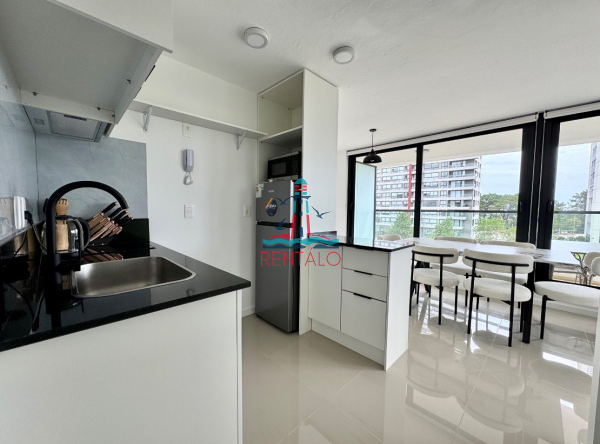 Apartamento ID.127 - Alquiler anual Apartamento 2 dormitorios en Punta del este con parrillero