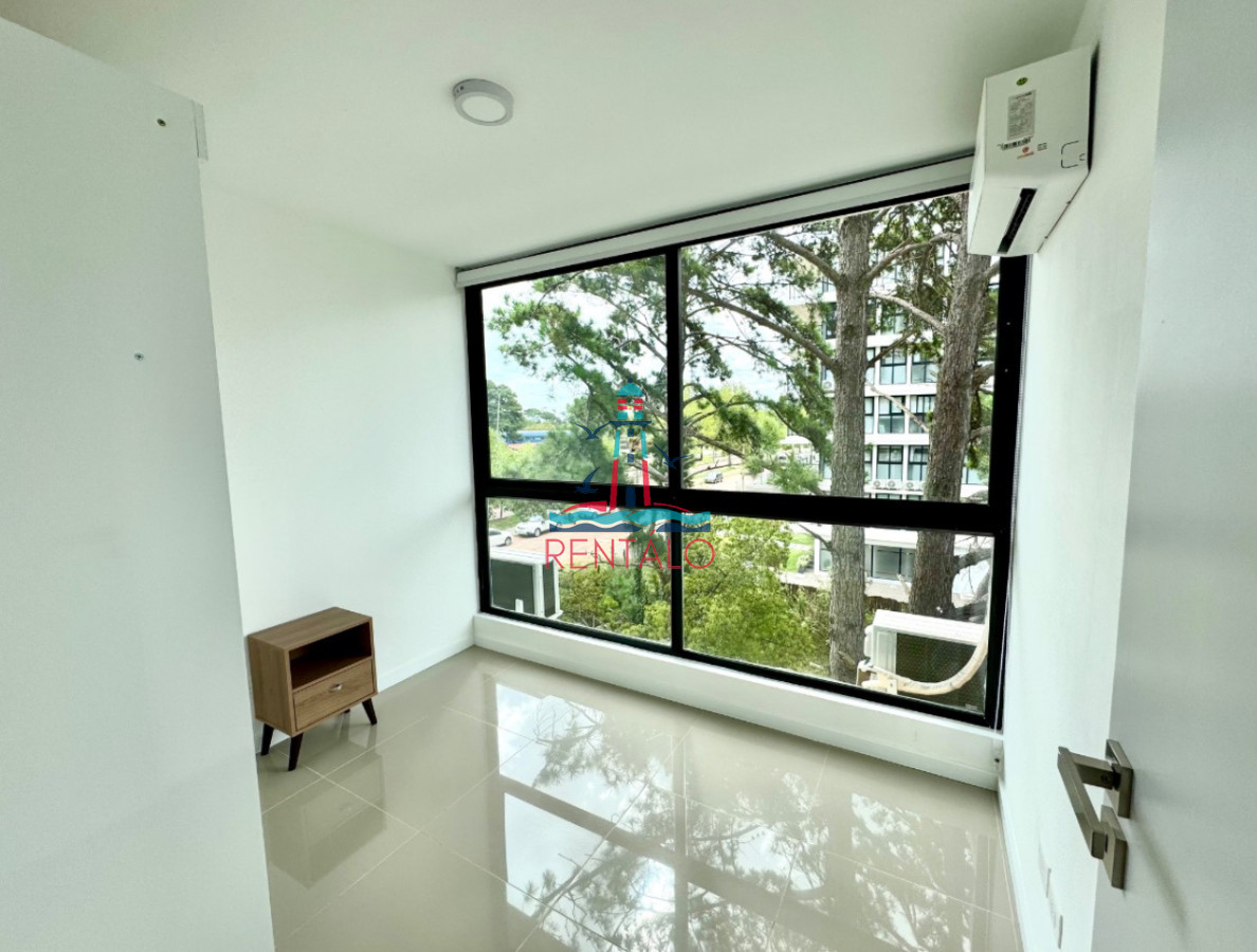 Apartamento ID.127 - Alquiler anual Apartamento 2 dormitorios en Punta del este con parrillero