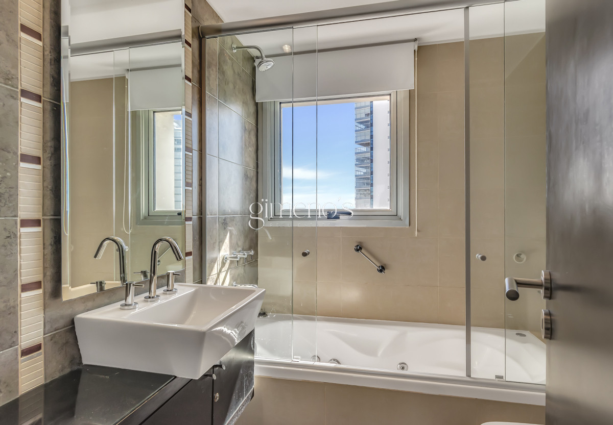 Apartamento ID.279 - Venta de Apartamento 3 Dormitorios Playa Mansa - Punta del Este 