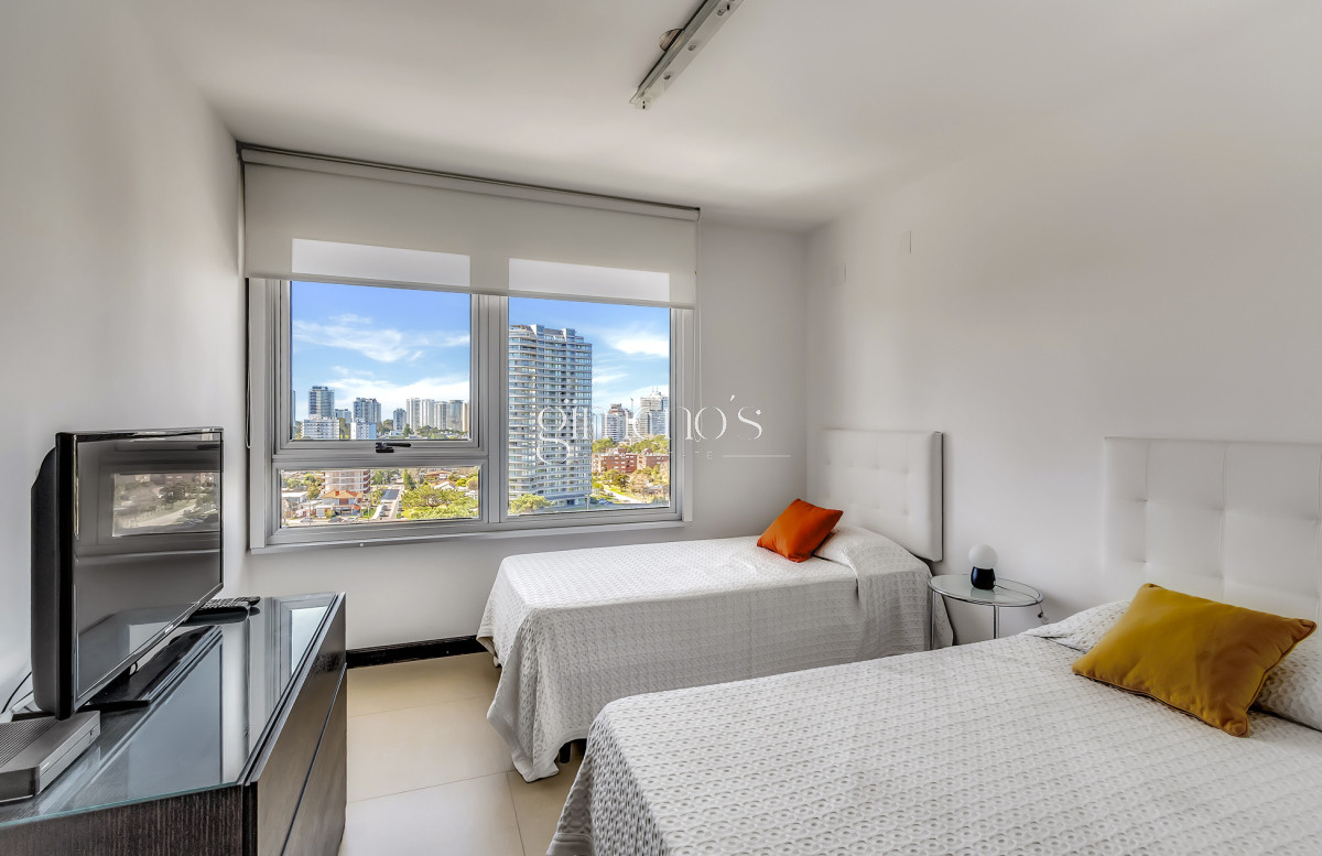 Apartamento ID.279 - Venta de Apartamento 3 Dormitorios Playa Mansa - Punta del Este 