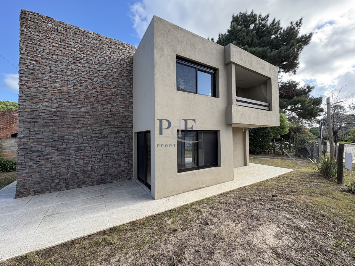 Casa a Estrenar en Pinares | 2 Dormitorios y Medio. Punta del Este.