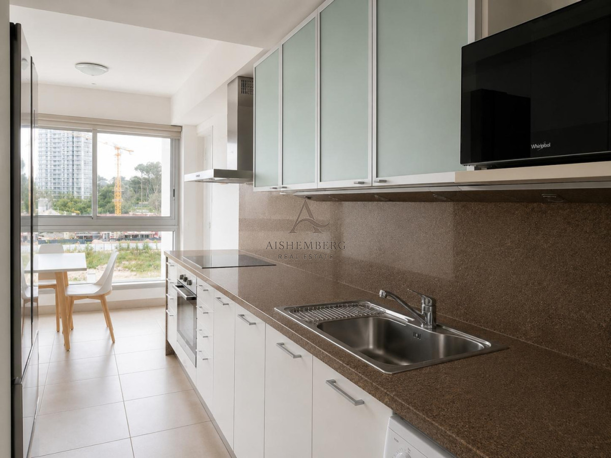 Apartamento ID.5599 - Apartamento de dos dormitorios en venta en Playa Brava con balcón