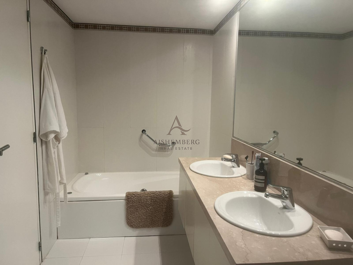 Apartamento ID.5599 - Apartamento de dos dormitorios en venta en Playa Brava con balcón