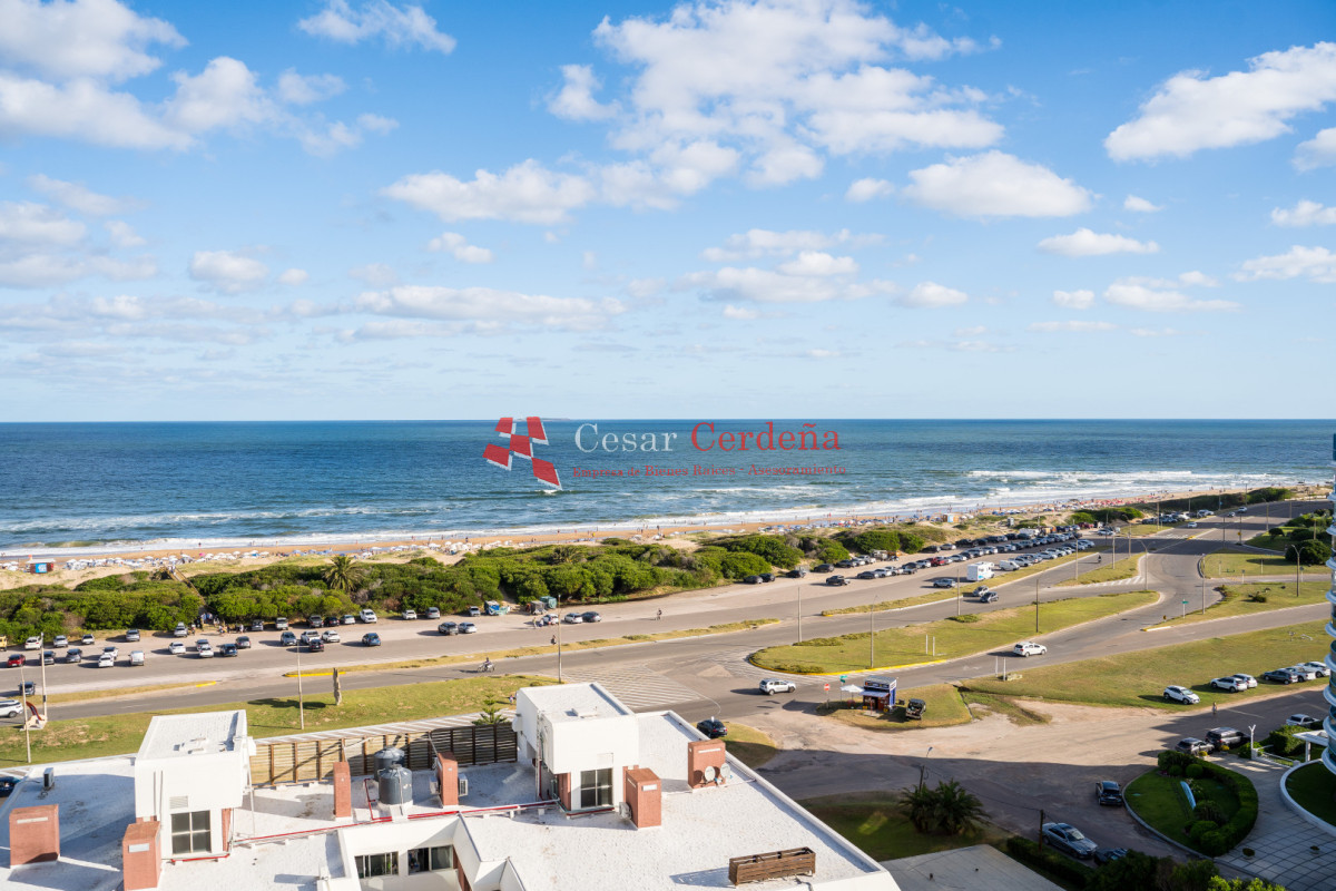 Apartamento ID.1985 - VENTA - Apartamento de tres dormitorios mas servicio en venta con balcón y garage