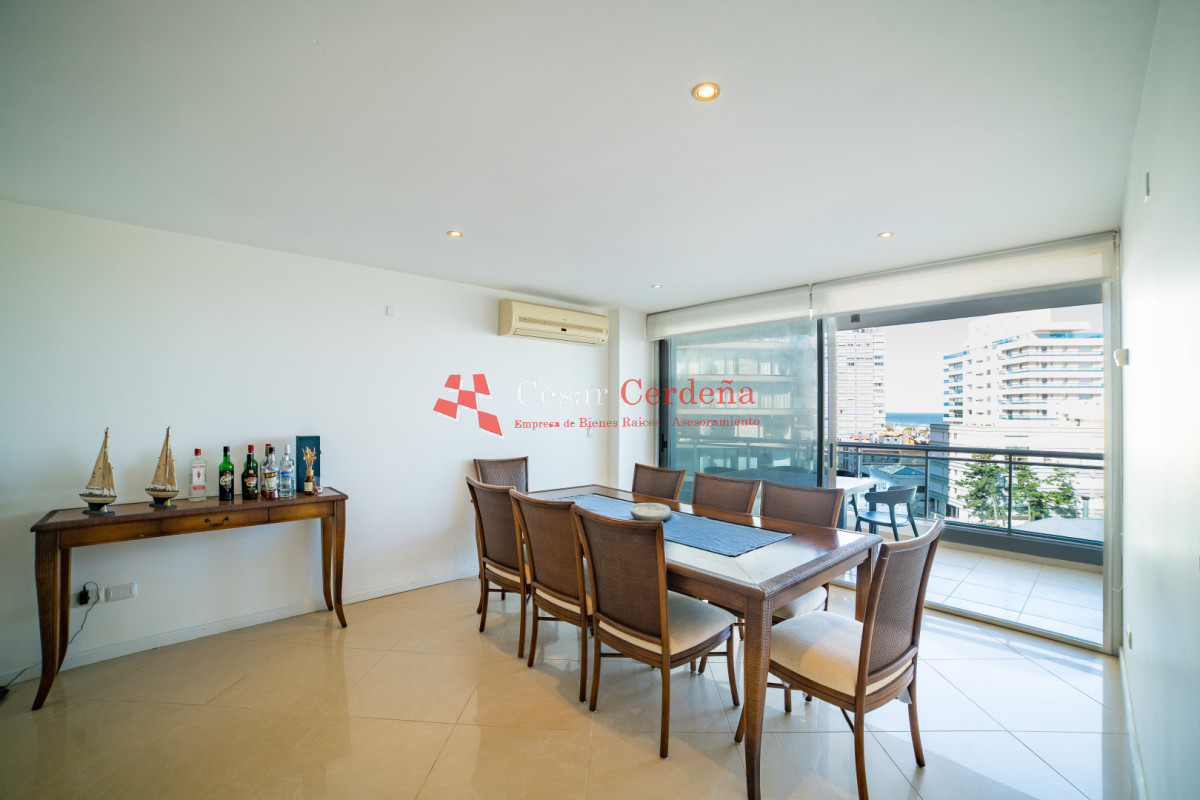 Apartamento ID.1985 - VENTA - Apartamento de tres dormitorios mas servicio en venta con balcón y garage