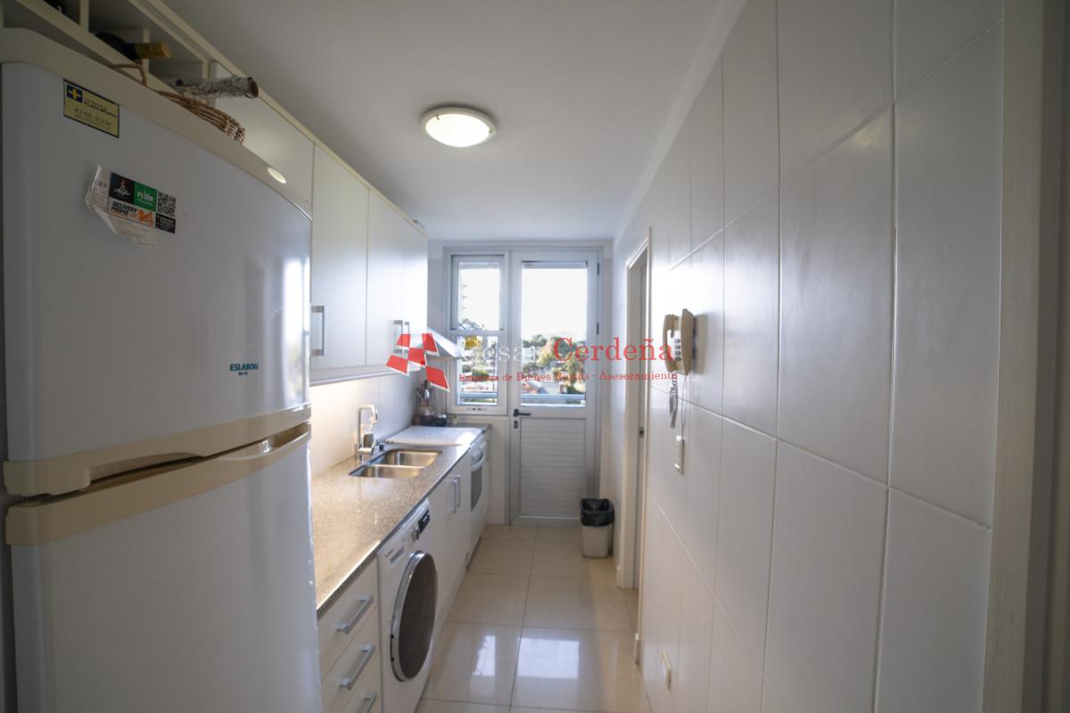 Apartamento ID.1985 - VENTA - Apartamento de tres dormitorios mas servicio en venta con balcón y garage