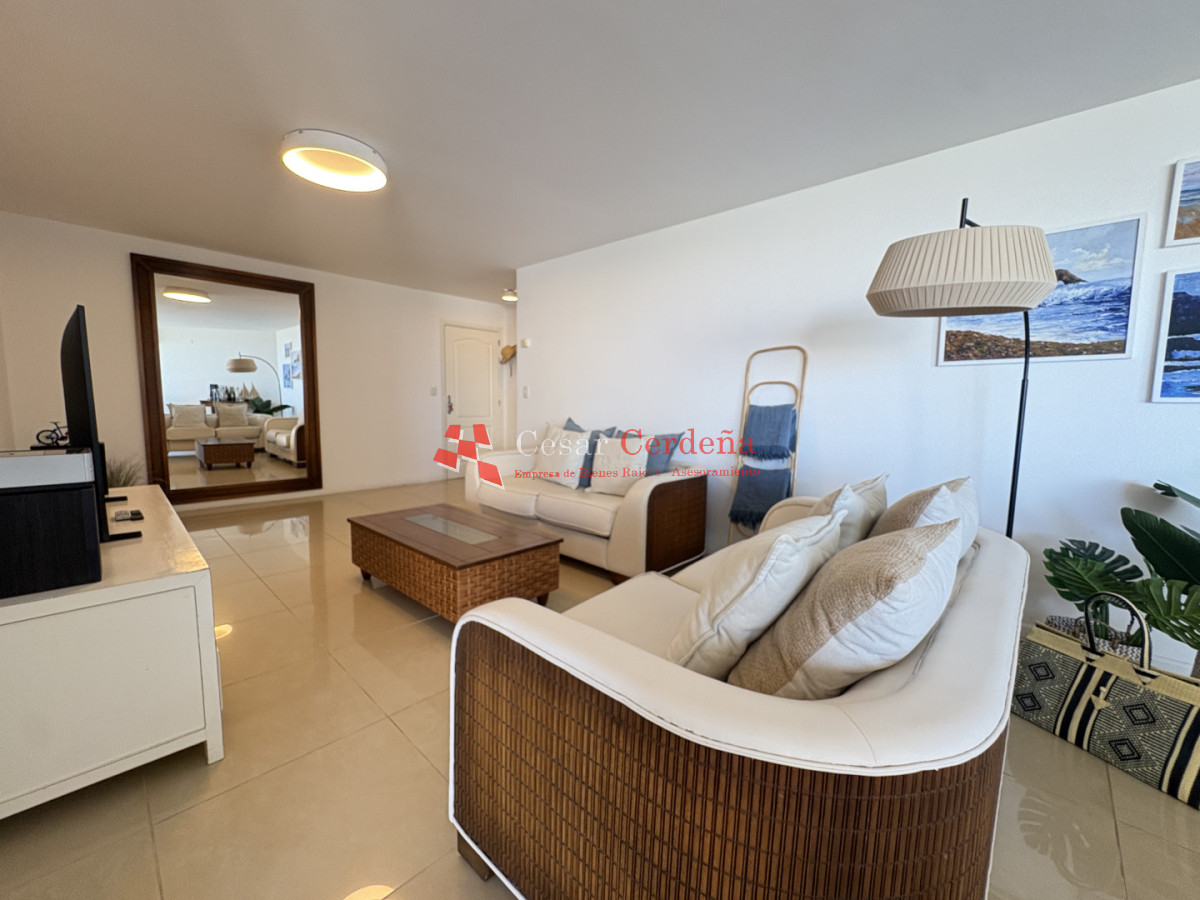 Apartamento ID.1985 - VENTA - Apartamento de tres dormitorios mas servicio en venta con balcón y garage