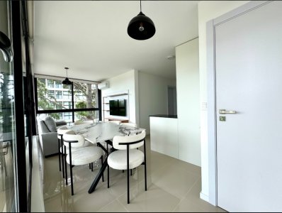 Alquiler anual Apartamento 2 dormitorios en Punta del este con parrillero