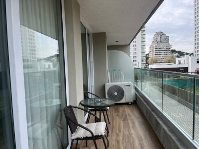 Departamento de dos dormitorios en venta con balcón y garage