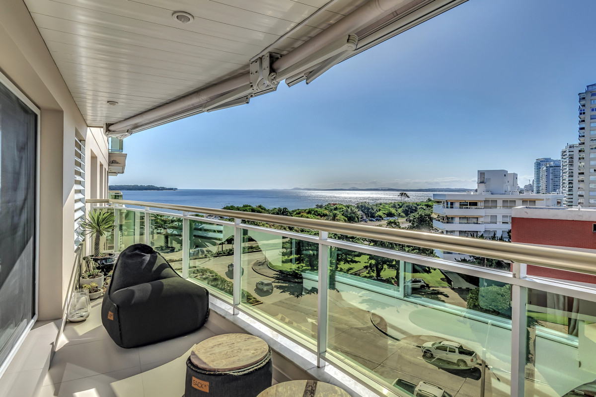 En venta apartamento 3 dormitorios con vista al mar