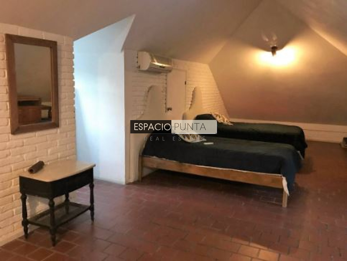 Casa ID.1611 - Amplia casa 4 dormitorios en zona del Golf