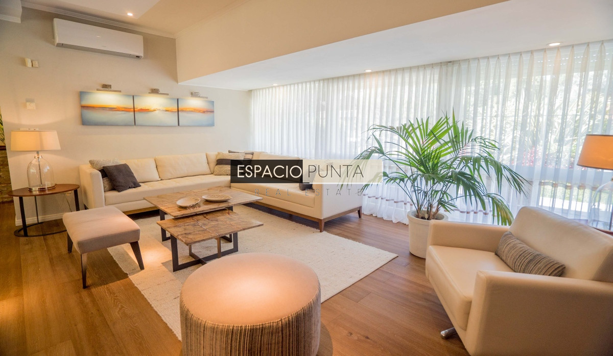 Casa ID.296 - Vendo Casa de 6 dormitorios en PLAYA Mansa Punta del Este