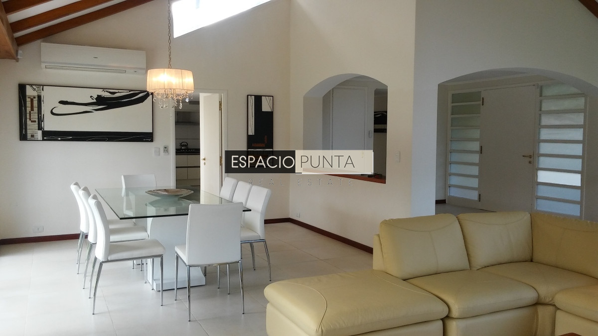 Casa ID.297 - Casa en Venta a  pasos del Mar Punta del este