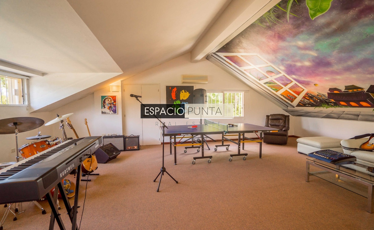 Casa ID.296 - Vendo Casa de 6 dormitorios en PLAYA Mansa Punta del Este