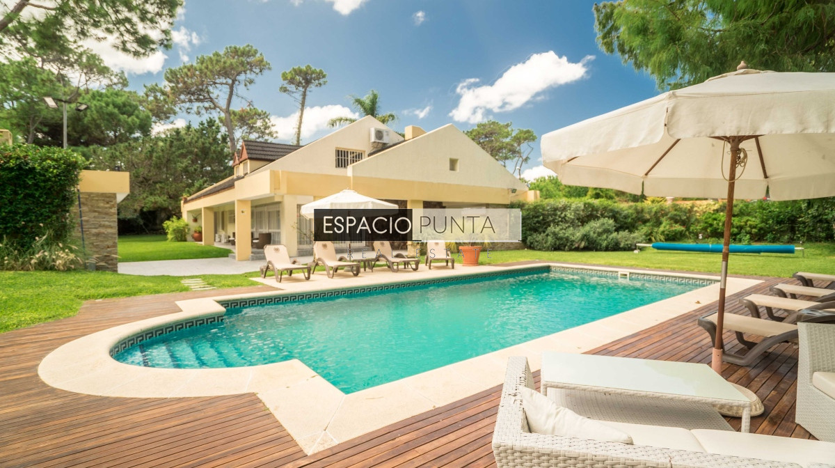 Casa ID.296 - Vendo Casa de 6 dormitorios en PLAYA Mansa Punta del Este