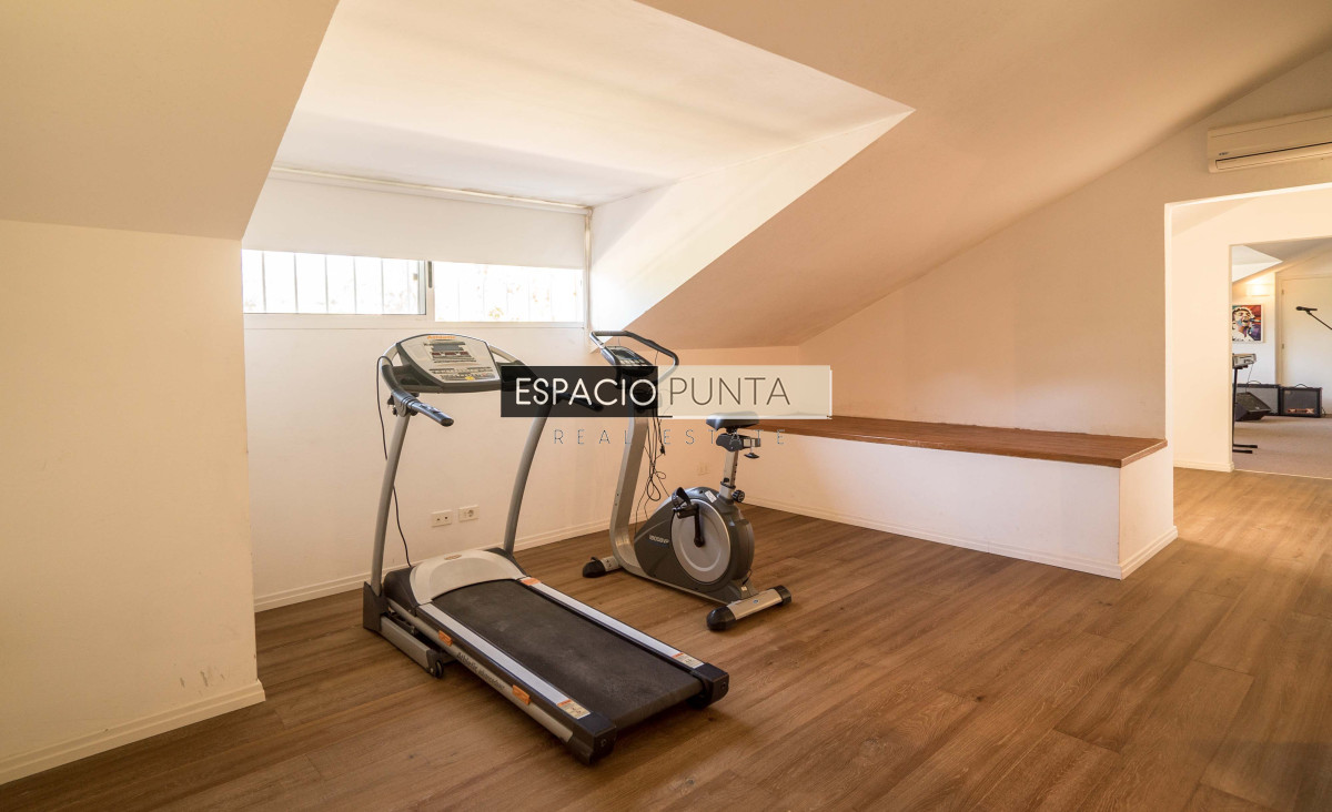 Casa ID.296 - Vendo Casa de 6 dormitorios en PLAYA Mansa Punta del Este