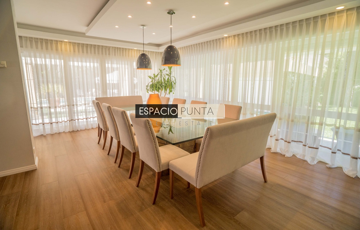 Casa ID.296 - Vendo Casa de 6 dormitorios en PLAYA Mansa Punta del Este