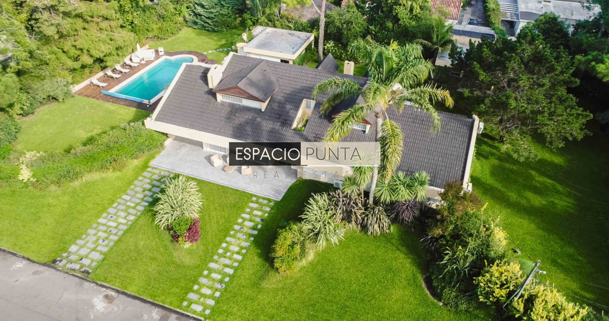 Casa ID.296 - Vendo Casa de 6 dormitorios en PLAYA Mansa Punta del Este