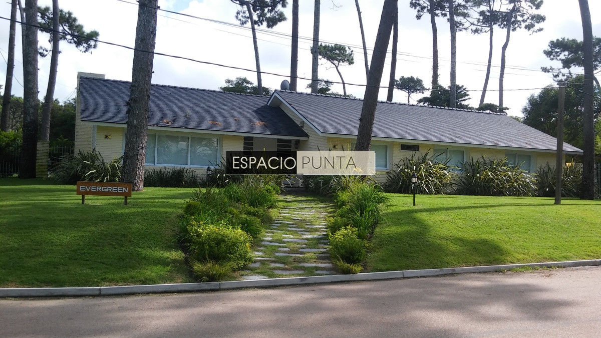 Casa ID.297 - Casa en Venta a  pasos del Mar Punta del este