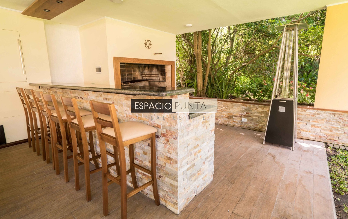 Casa ID.296 - Vendo Casa de 6 dormitorios en PLAYA Mansa Punta del Este
