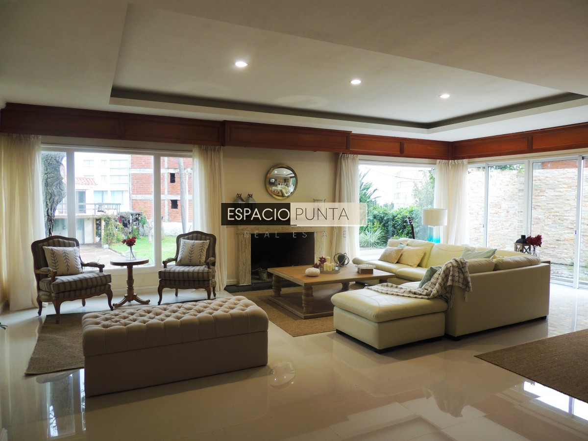 Casa ID.295 - Vendo Excelente Casa en Playa Mansa Punta del Este
