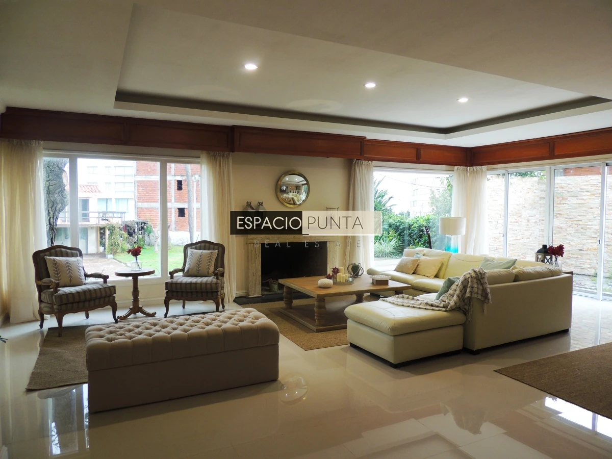 Casa ID.295 - Vendo Excelente Casa en Playa Mansa Punta del Este