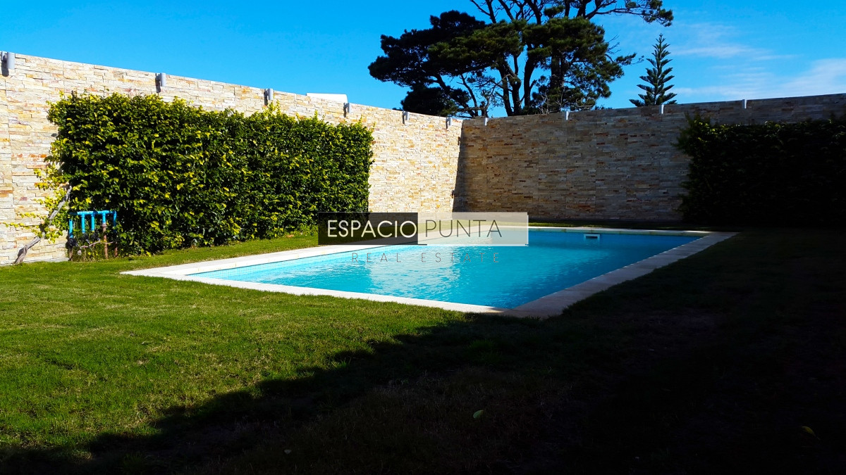 Casa ID.295 - Vendo Excelente Casa en Playa Mansa Punta del Este