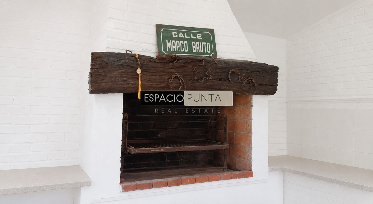 Casa ID.5209 - Casa minimalista de 3 dormitorios con piscina climatizada en Cantegril