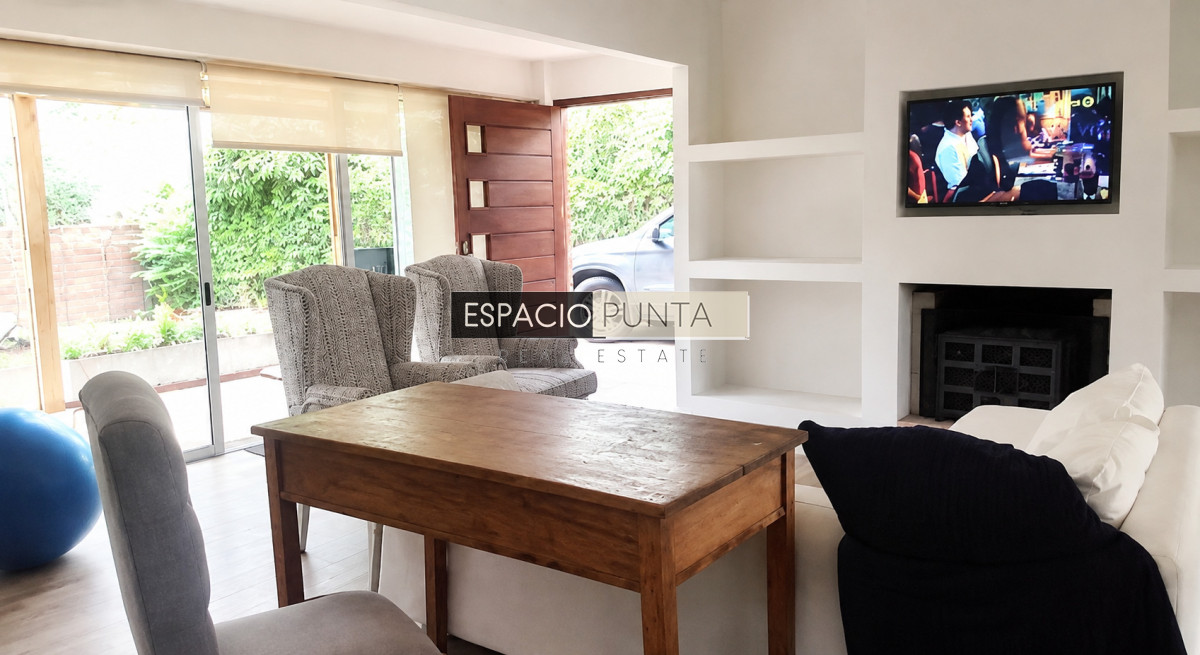 Casa ID.5209 - Casa minimalista de 3 dormitorios con piscina climatizada en Cantegril