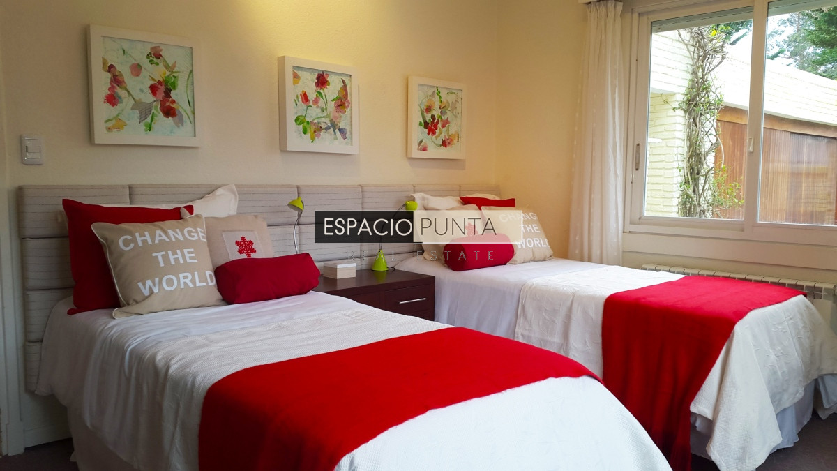 Casa ID.295 - Vendo Excelente Casa en Playa Mansa Punta del Este