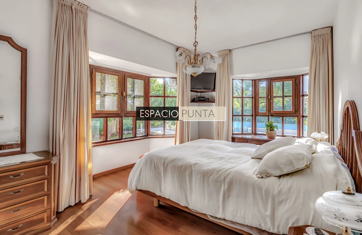 Casa ID.786 - Espectacular Casa de 6 dormitorios en San Rafael
