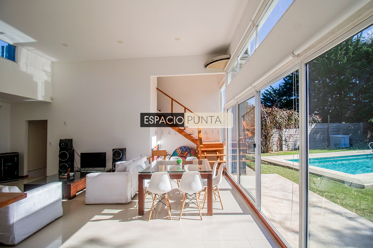 Casa ID.5167 - Venta Casa de tres dormitorios piscina climatizada Zona Marly!