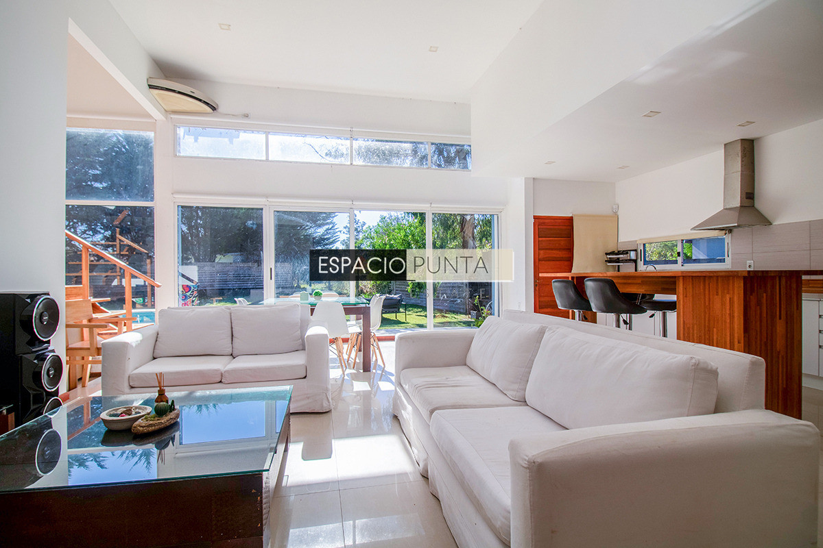 Casa ID.5167 - Venta Casa de tres dormitorios piscina climatizada Zona Marly!