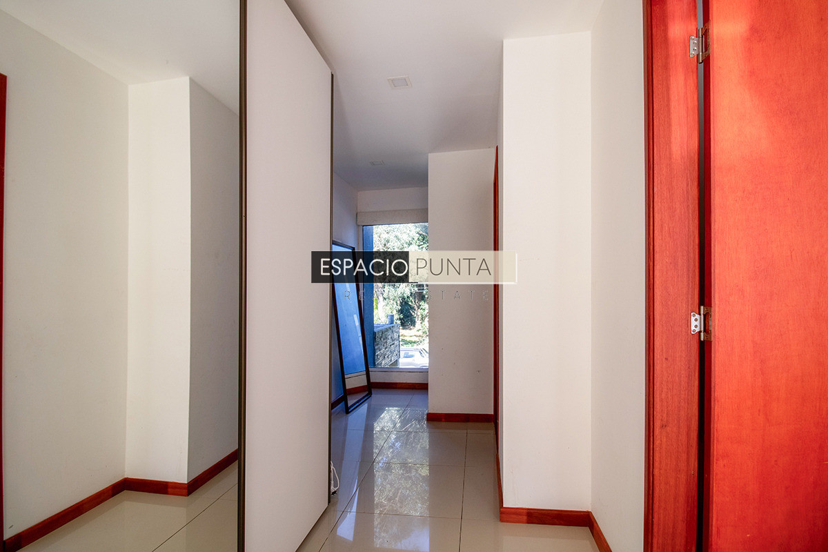 Casa ID.5167 - Venta Casa de tres dormitorios piscina climatizada Zona Marly!