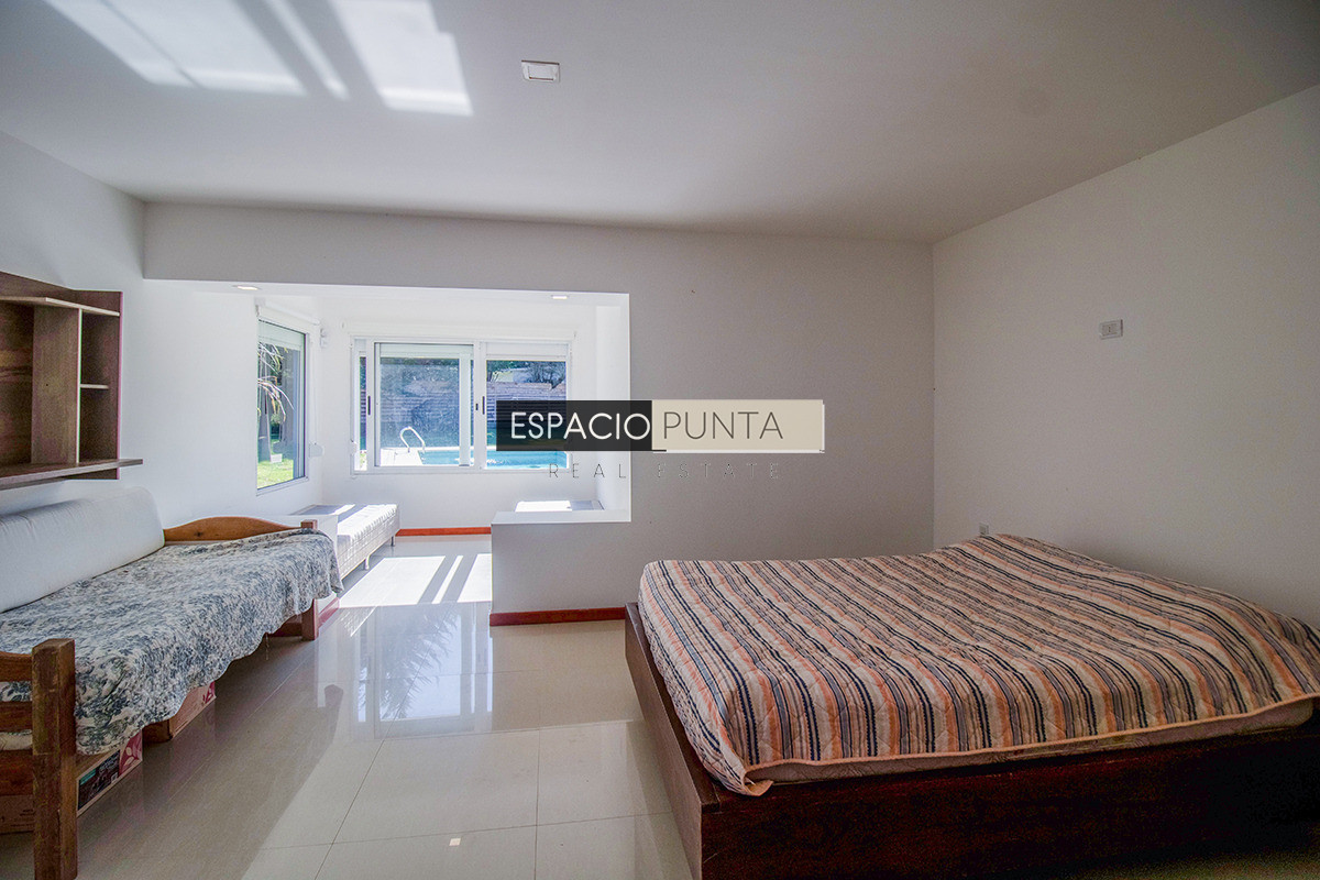 Casa ID.5167 - Venta Casa de tres dormitorios piscina climatizada Zona Marly!